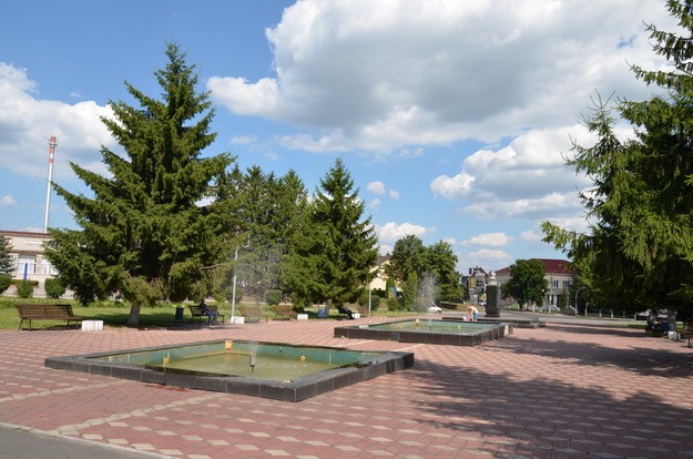Макаров - центральная площадь города