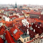 Черепица на крышах домов европейских городов