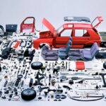Повністю розібраний автомобіль