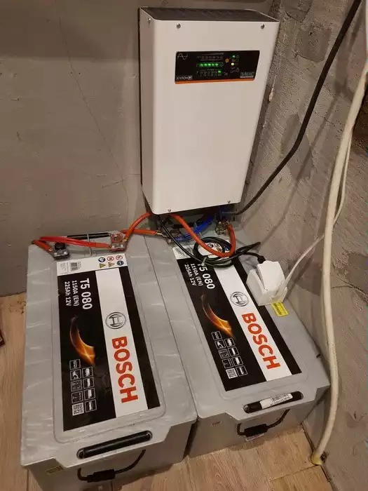 Источник бесперебойного питания с двумя автомобильными аккумуляторами