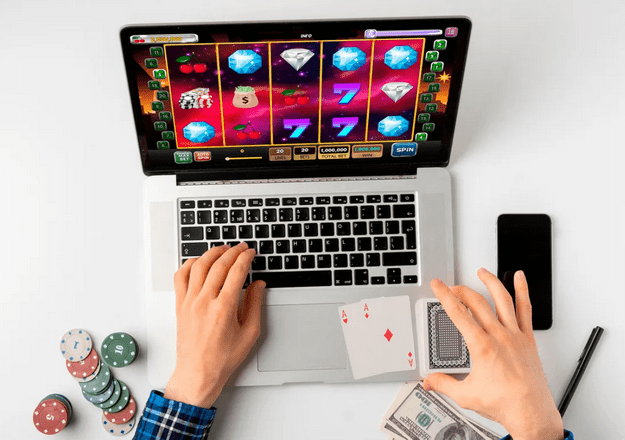 Игра на ноутбуке в онлайн-казино