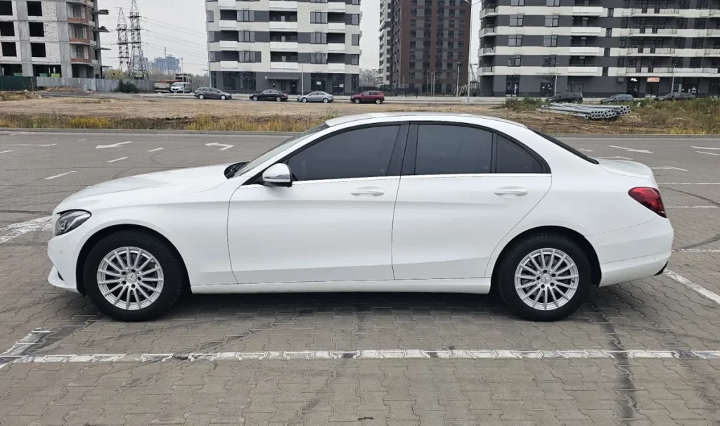 Mercedes C-class у Києві
