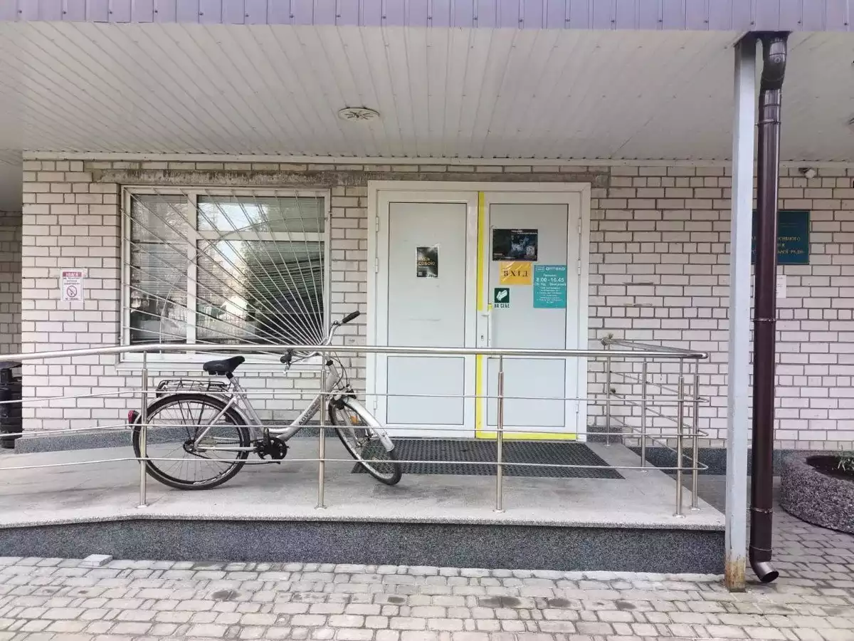 Separate entrance to the premises